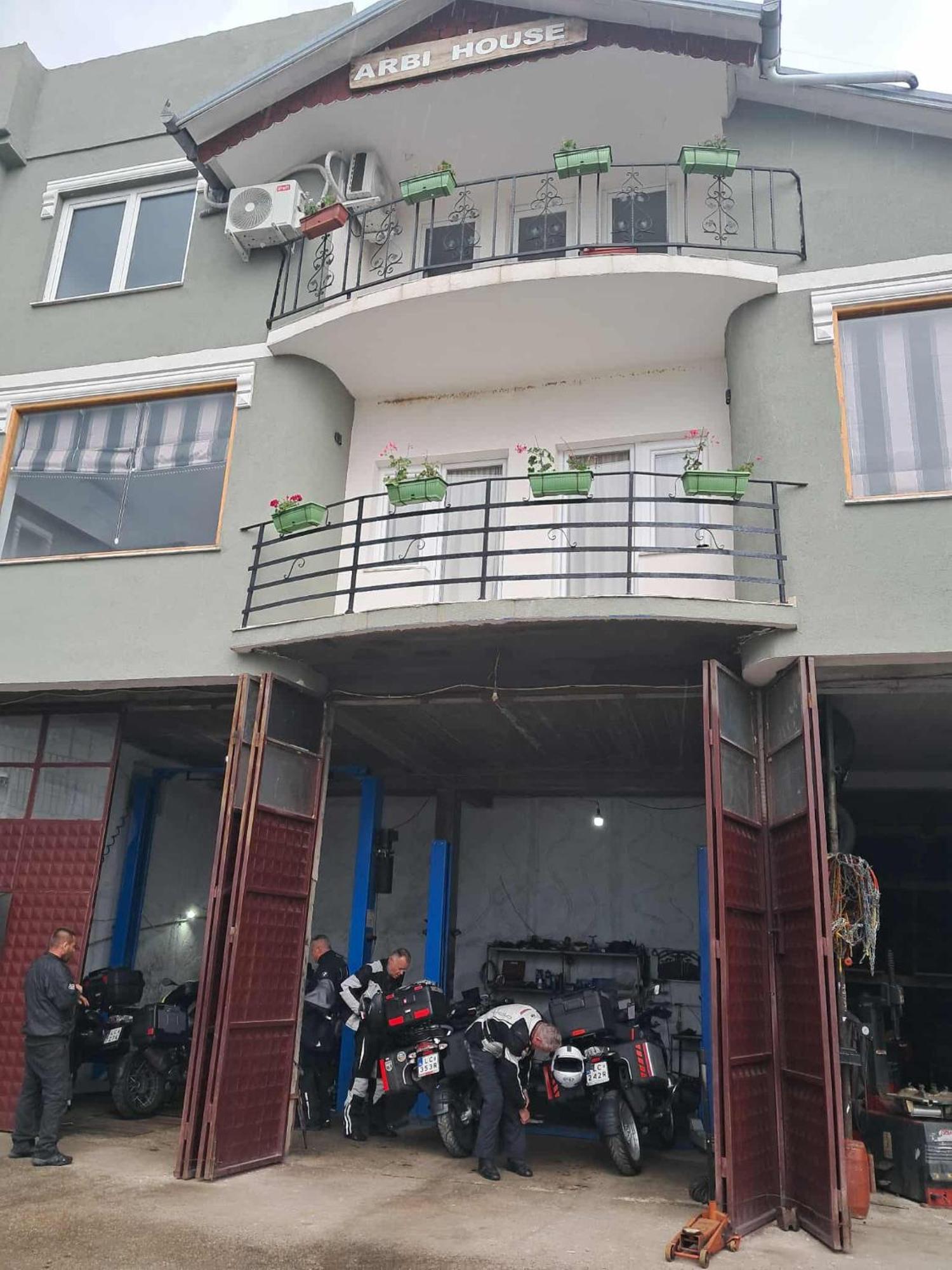 Arbi Guest House Kukes 外观 照片